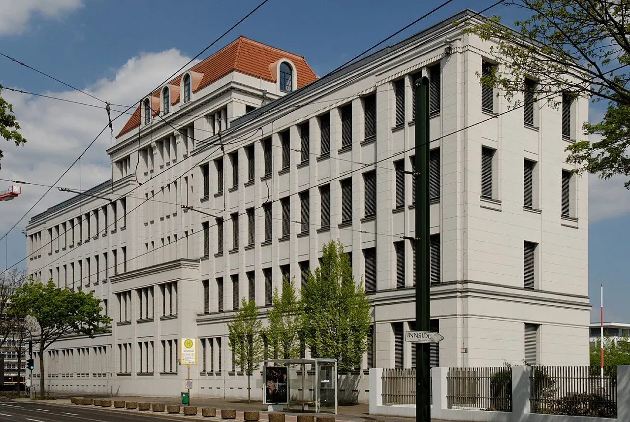 Het hoofdkantoor van Rheinmetall aan de Rheinmetallallee in Düsseldorf, de koper van scheepswerf Mangalia.