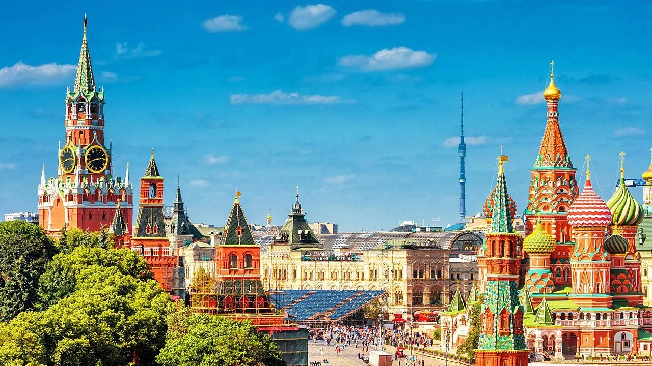 De Basiliuskathedraal en het Rode Plein in Moskou, de stad die het doel was van de droneaanval.
