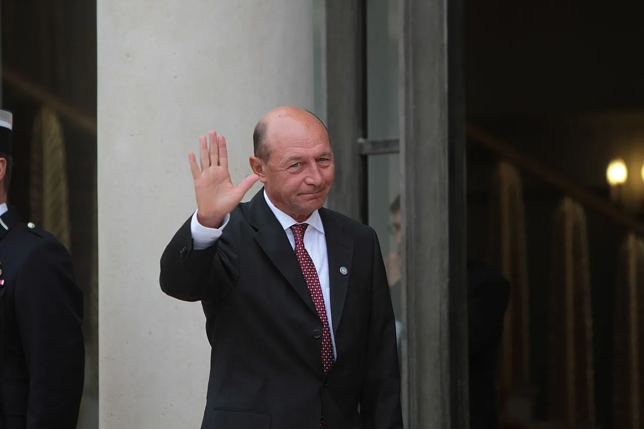 Traian Băsescu, oud-president van Roemenië, tijdens een internationale conferentie in Parijs.