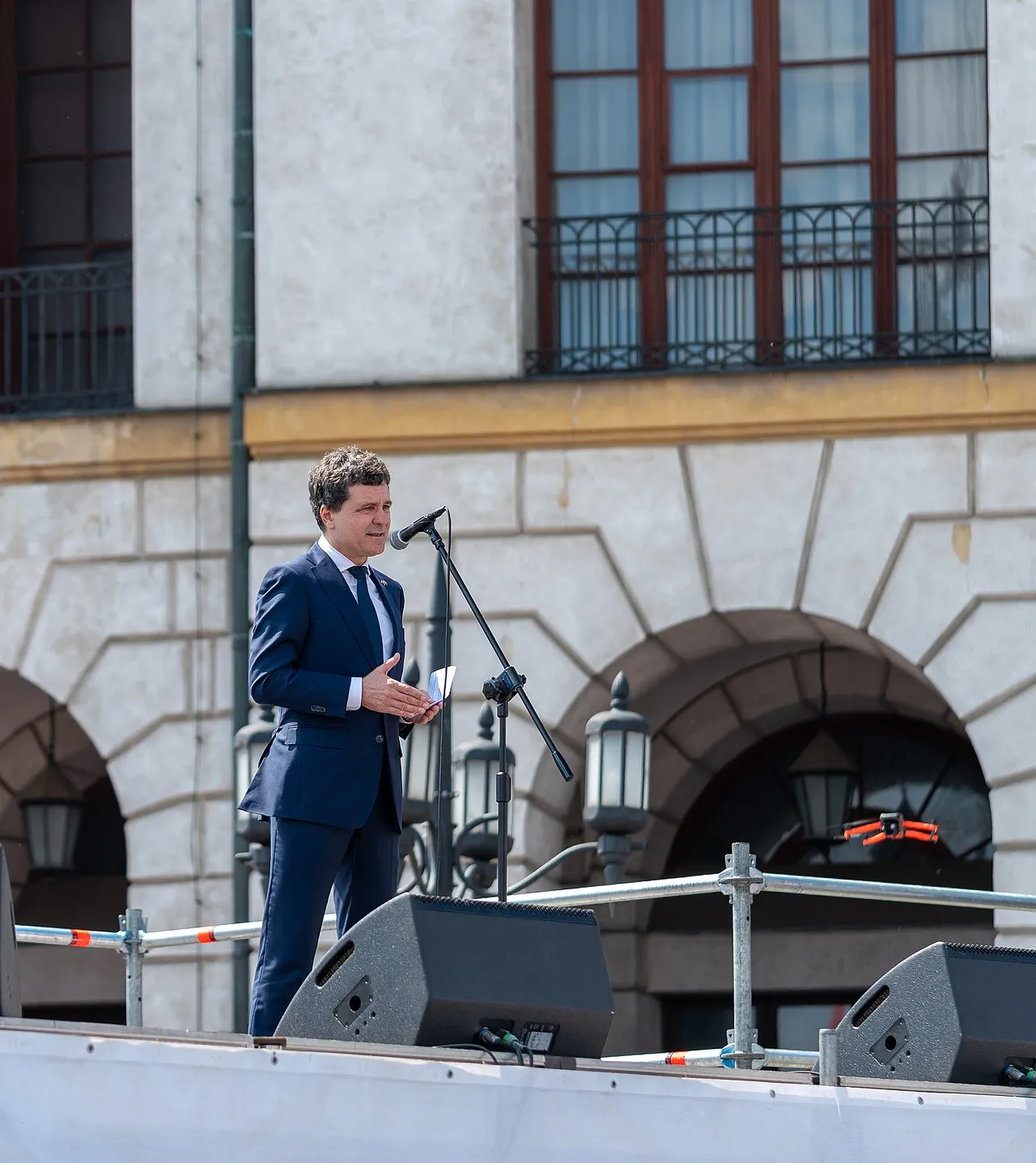 Nicușor Dan, president van Roemenië, aan het woord tijdens een publiek evenement in Warschau in mei 2025